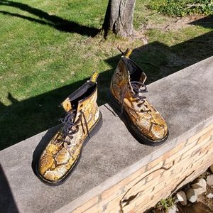 DMs vintage MIE snakeskin boots! US8/UK6
